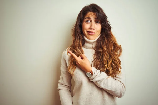 Jonge Mooie Vrouw Dragen Winter Trui Staan Witte Geïsoleerde Achtergrond — Stockfoto