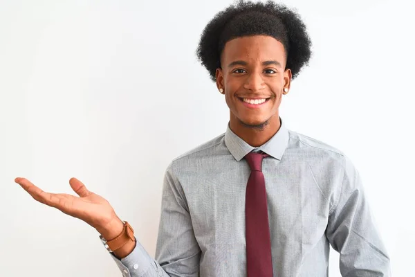 Junger Afrikanisch Amerikanischer Geschäftsmann Mit Krawatte Der Vor Isoliertem Weißem — Stockfoto