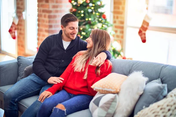 Young Beautiful Couple Smiling Happy Confident Sitting Sofa Hugging Christmas — 图库照片