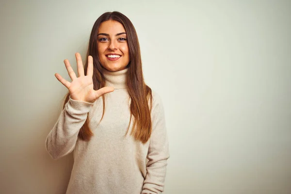 Ung Smuk Kvinde Iført Vinter Rullekrave Sweater Isoleret Hvid Baggrund - Stock-foto