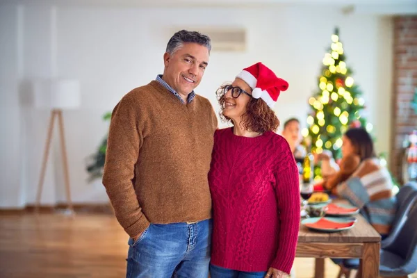 Beautiful Couple Smiling Happy Confident Standing Hugging Celebrating Christmas Family — ストック写真