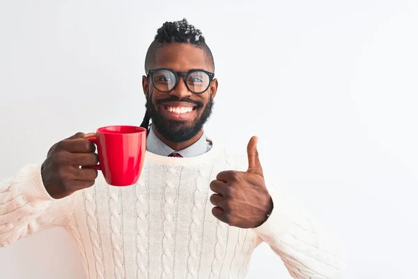 Hombre Afroamericano Con Trenzas Bebiendo Taza Café Sobre Fondo Blanco — Foto de Stock