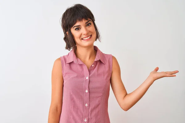 Jonge Mooie Vrouw Draagt Rode Zomer Shirt Staan Geïsoleerde Witte — Stockfoto