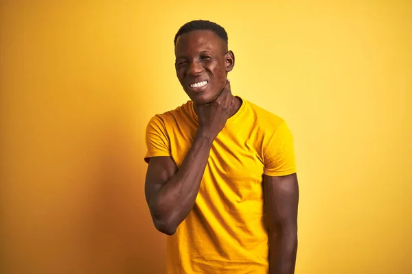 Jeune Homme Afro Américain Portant Shirt Décontracté Debout Sur Fond — Photo