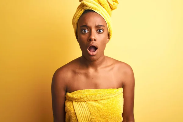 African American Woman Wearing Towel Shower Standing Isolated Yellow Background — Stock Photo, Image