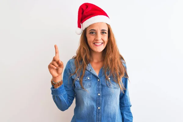 Young Beautiful Redhead Woman Wearing Christmas Hat Isolated Background Showing — Stockfoto