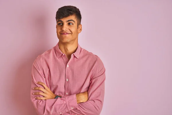 Mladý Indián Nosí Elegantní Košili Stojící Nad Izolovaným Růžovým Pozadím — Stock fotografie
