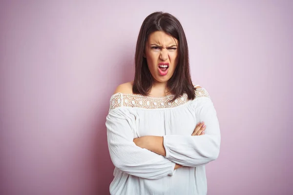 Jonge Mooie Brunette Vrouw Roze Geïsoleerde Achtergrond Sceptisch Nerveus Afkeurende — Stockfoto