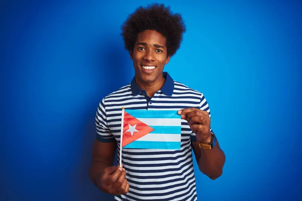 Jovem Afro Americano Segurando Cuba Bandeira Cubana Sobre Fundo Azul — Fotografia de Stock