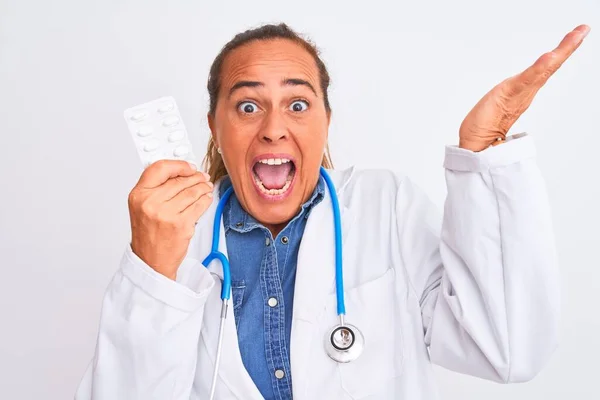 Middle Age Mature Doctor Woman Showing Prescription Pills Isolated Background — Stock Photo, Image