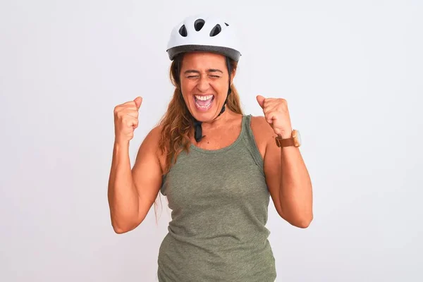 Mulher Ciclista Madura Meia Idade Usando Capacete Segurança Sobre Fundo — Fotografia de Stock