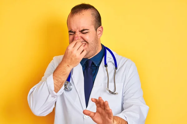 Young Doctor Man Wearing Coat Stethoscope Standing Isolated Yellow Background — Stock Photo, Image