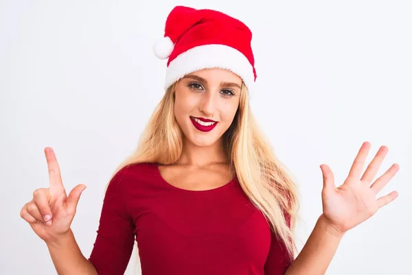 Jonge Mooie Vrouw Dragen Kerstman Hoed Geïsoleerde Witte Achtergrond Tonen — Stockfoto