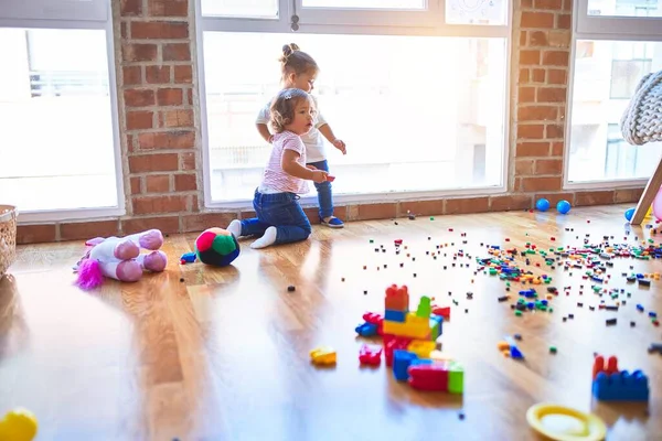 Entzückende Kleinkinder Spielen Kindergarten — Stockfoto