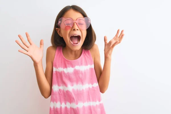 Giovane Bella Bambina Indossa Rosa Shirt Occhiali Sole Sfondo Bianco — Foto Stock