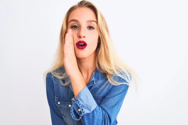 Jovem Mulher Bonita Vestindo Camisa Ganga Casual Sobre Isolado Fundo — Fotografia de Stock