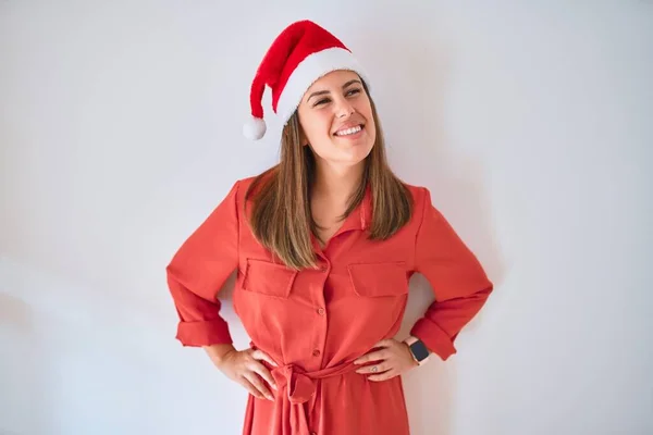 Jonge Mooie Vrouw Glimlachen Gelukkig Dragen Rode Jurk Een Kerstman — Stockfoto