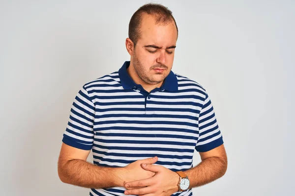 Jeune Homme Portant Occasionnel Polo Rayé Debout Sur Fond Blanc — Photo