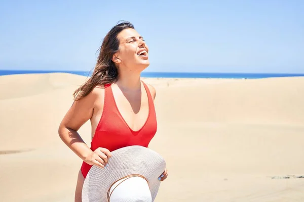 Young Beautiful Woman Sunbathing Wearing Summer Swinsuit Maspalomas Dunes Bech — ストック写真