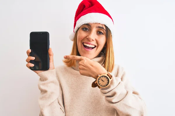 Belle Femme Rousse Portant Chapeau Noël Montrant Écran Smartphone Très — Photo