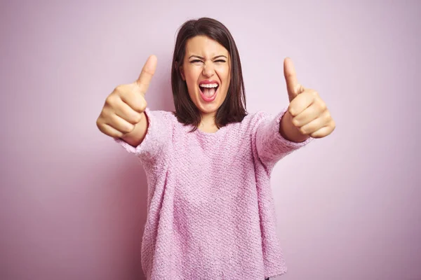 Young Beautiful Brunette Woman Wearing Sweater Pink Isolated Background Approving — Stock Photo, Image