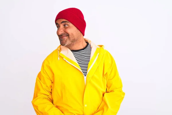 Uomo Mezza Età Che Indossa Cappotto Antipioggia Cappello Lana Piedi — Foto Stock