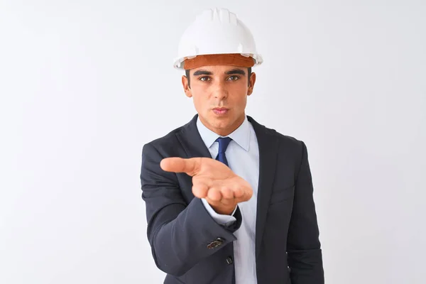 Joven Arquitecto Guapo Vestido Traje Casco Sobre Fondo Blanco Aislado —  Fotos de Stock