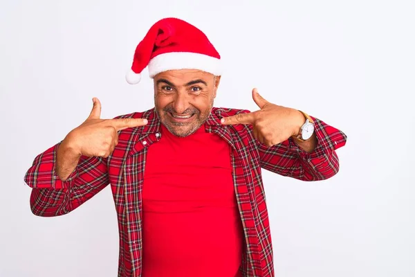 Hombre Mediana Edad Vistiendo Sombrero Santa Navidad Pie Sobre Fondo — Foto de Stock