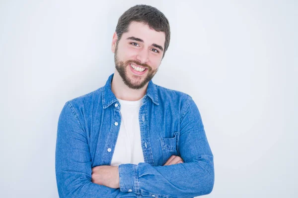 Jovem Homem Hispânico Bonito Sorrindo Para Câmera Com Braços Cruzados — Fotografia de Stock