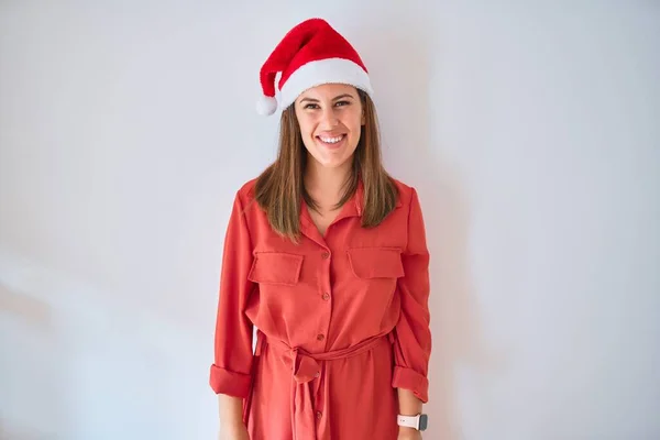 Giovane Bella Donna Sorridente Felice Indossa Vestito Rosso Cappello Babbo — Foto Stock