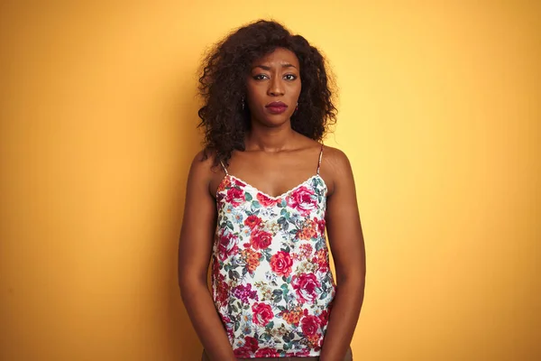 African American Woman Wearing Floral Summer Shirt Isolated Yellow Background — ストック写真