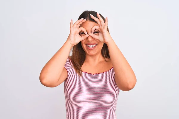 Retrato Una Hermosa Joven Pie Sobre Fondo Blanco Aislado Haciendo — Foto de Stock