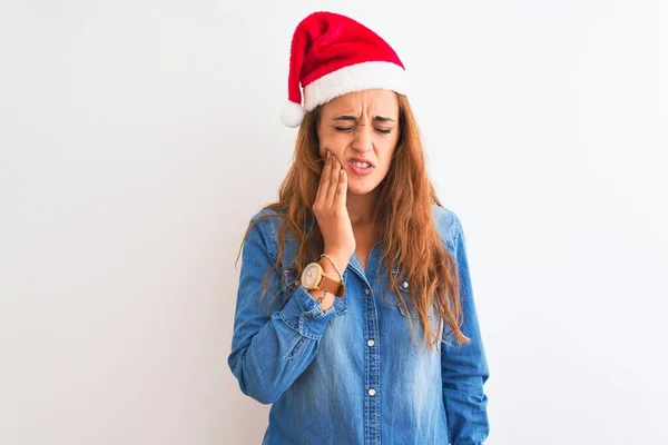 Joven Hermosa Pelirroja Con Sombrero Navidad Sobre Fondo Aislado Tocando — Foto de Stock