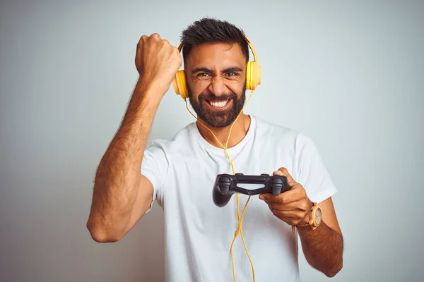 Árabe Indio Gamer Hombre Jugando Video Juego Usando Auriculares Sobre —  Fotos de Stock