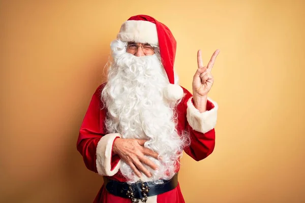 Homem Bonito Meia Idade Vestindo Traje Papai Noel Sobre Fundo — Fotografia de Stock