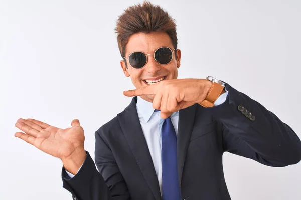 Young Handsome Businessman Wearing Suit Sunglasses Isolated White Background Amazed — Stock Photo, Image