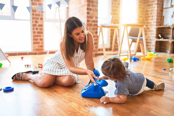 Young Beautiful Teacher Toddler Playing Vintage Phone Kindergarten — ストック写真