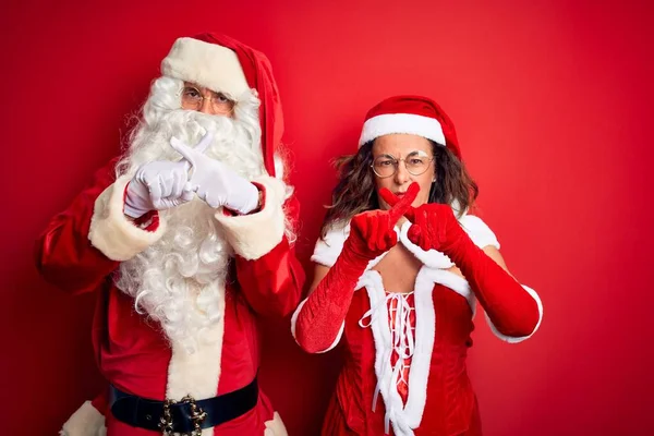 Paar Mittleren Alters Trägt Weihnachtsmann Kostüm Und Brille Über Isoliertem — Stockfoto