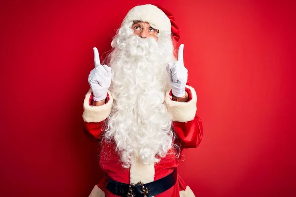 Hombre Guapo Mediana Edad Vistiendo Traje Santa Pie Sobre Fondo —  Fotos de Stock