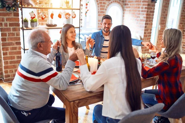 Beautiful Family Meeting Smiling Happy Confident Praying Taking Hands Eating — Stock Photo, Image
