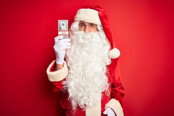 Homem Meia Idade Vestindo Traje Papai Noel Segurando Dólares Sobre — Fotografia de Stock