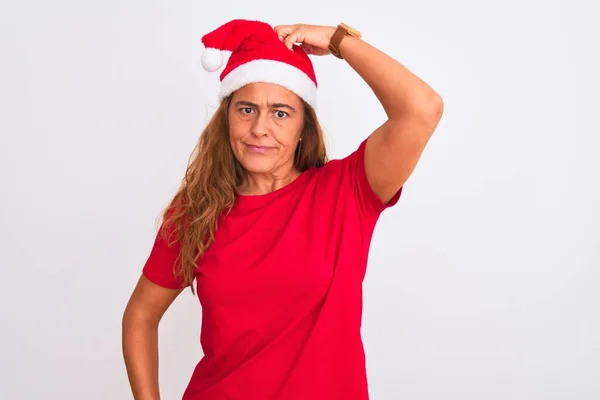 Взрослая Женщина Средних Лет Рождественской Шляпе Изолированном Фоне Сбивает Толку — стоковое фото