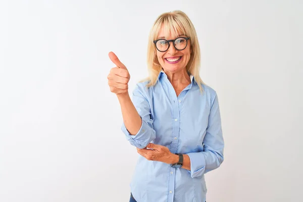 Middelbare Leeftijd Zakenvrouw Dragen Elegante Shirt Bril Geïsoleerde Witte Achtergrond — Stockfoto