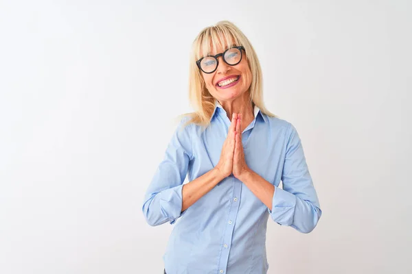 Mujer Negocios Mediana Edad Con Camisa Elegante Gafas Sobre Fondo —  Fotos de Stock