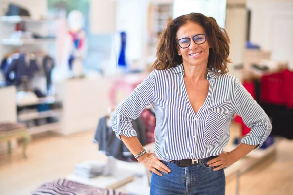 Middle Age Beautiful Businesswoman Wearing Striped Shirt Glasses Smiling Happy — Stock Photo, Image