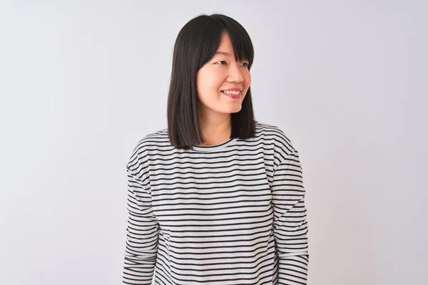 Mulher Chinesa Bonita Nova Vestindo Shirt Listrada Preta Sobre Fundo — Fotografia de Stock