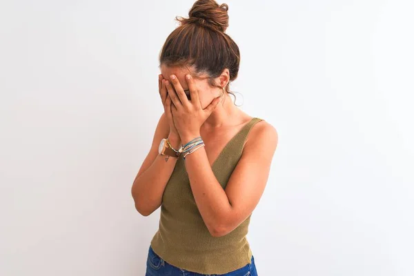 Mulher Ruiva Jovem Vestindo Pão Sobre Fundo Isolado Com Expressão — Fotografia de Stock