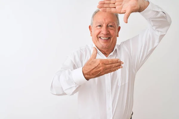 Homem Cabelos Grisalhos Sênior Vestindo Camisa Elegante Sobre Fundo Branco — Fotografia de Stock