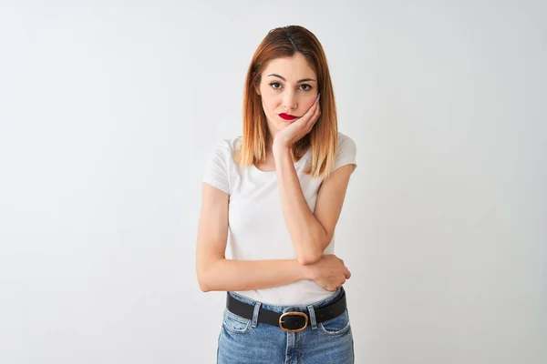 Beautiful Redhead Woman Wearing Casual Shirt Standing Isolated White Background — Stock Photo, Image