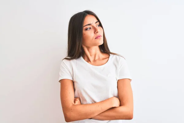 Joven Hermosa Mujer Con Camiseta Casual Pie Sobre Fondo Blanco —  Fotos de Stock